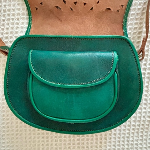 NEW Moroccan Tooled Green Leather Crossbody Saddle Bag - Picture 5 of 6